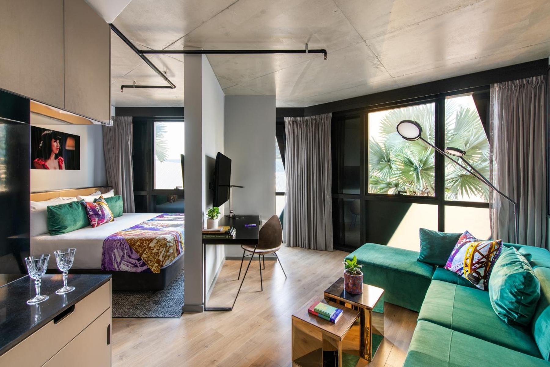 Crystalbrook Vincent Hotel Brisbane Buitenkant foto A suite at the hotel