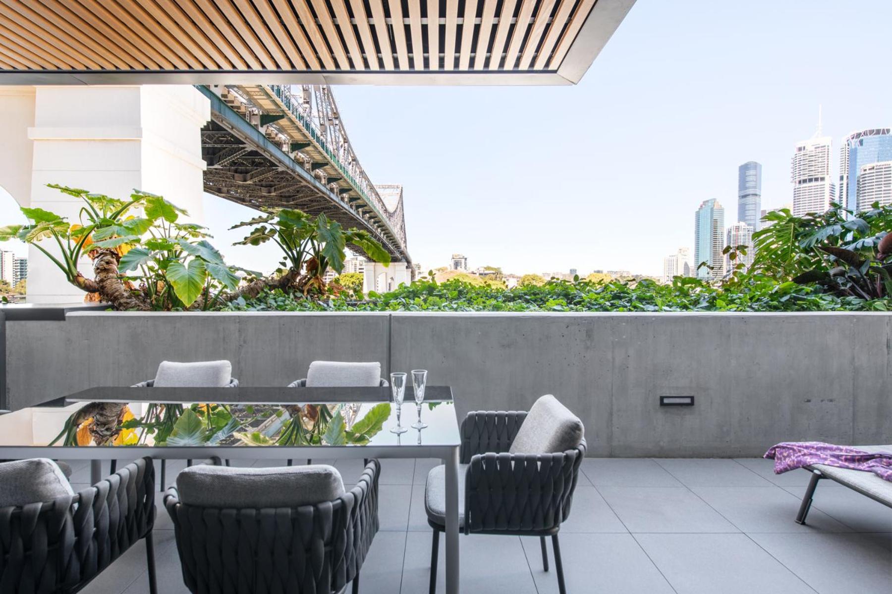 Crystalbrook Vincent Hotel Brisbane Buitenkant foto The rooftop garden