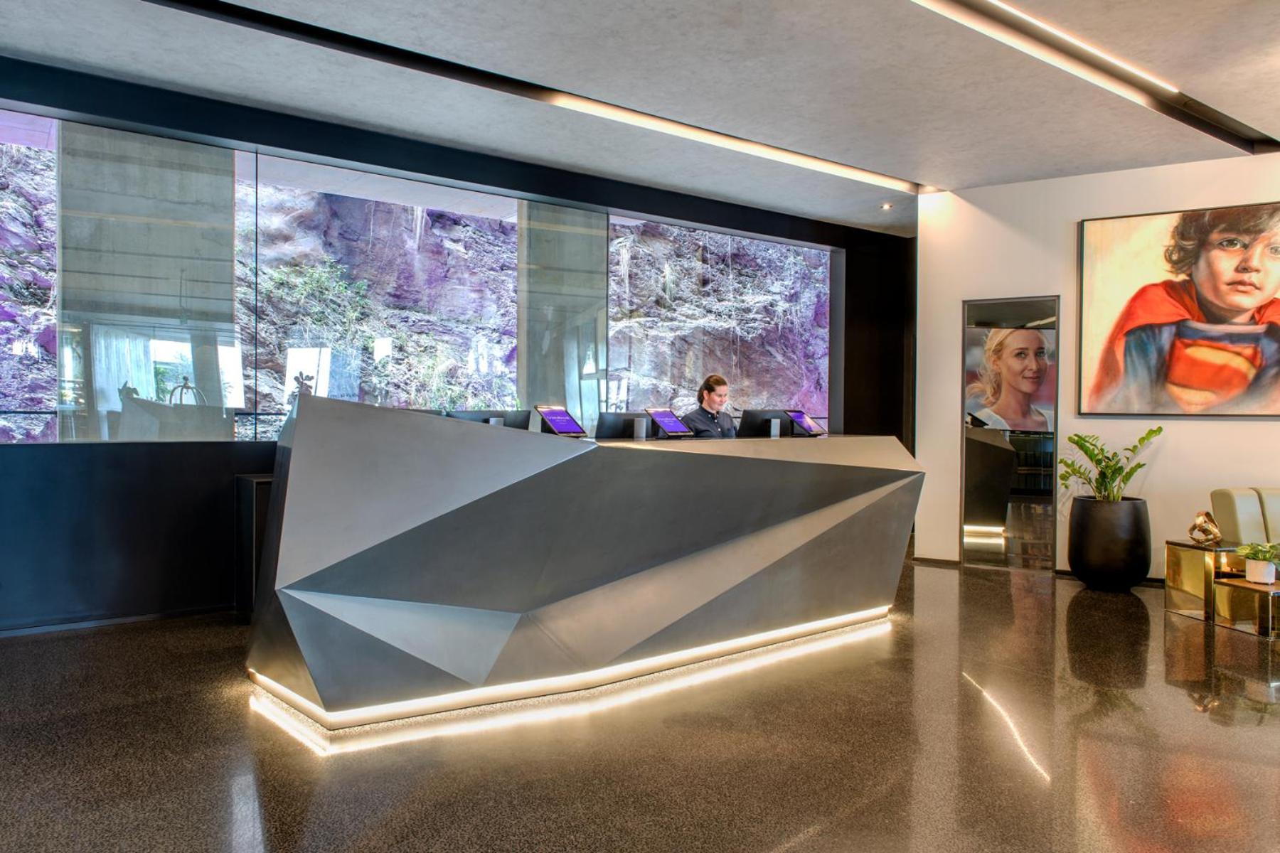 Crystalbrook Vincent Hotel Brisbane Buitenkant foto Reception desk at the headquarters of the company in Madrid