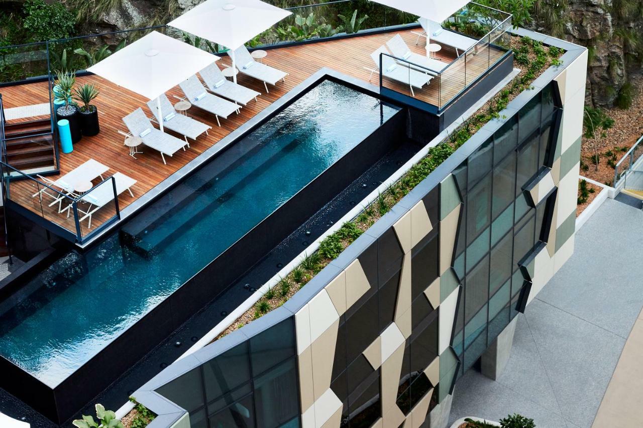 Crystalbrook Vincent Hotel Brisbane Buitenkant foto The hotel's rooftop pool